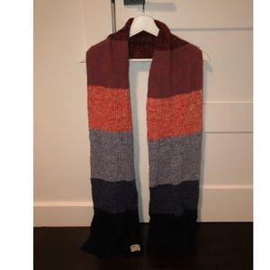 Aritzia TNA Scarf